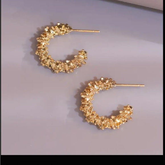 C-Shaped Hoop Earrings - Picture 6 of 6